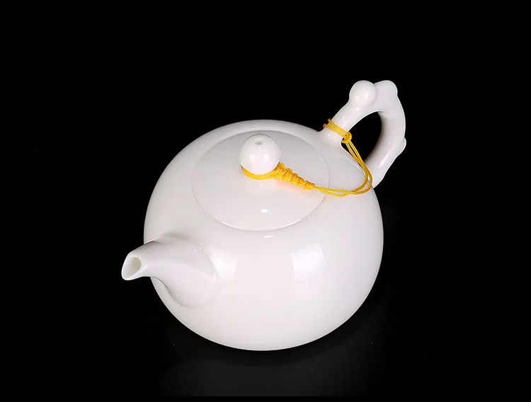 Белый фарфоровый чайник ручной работы в китайском стиле цвета слоновой кости