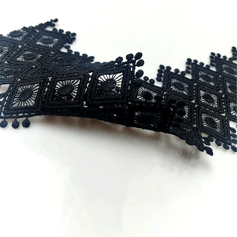 Вышитая кружевная ткань с помпоном ширина 75 мм черное белое ажурное кружево