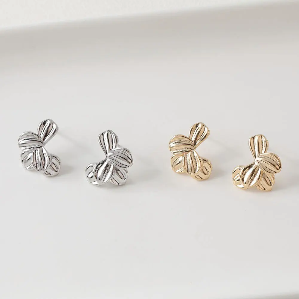 

Серьги-гвоздики с позолоченными лепестками цветов, 2 шт., 15*20 мм