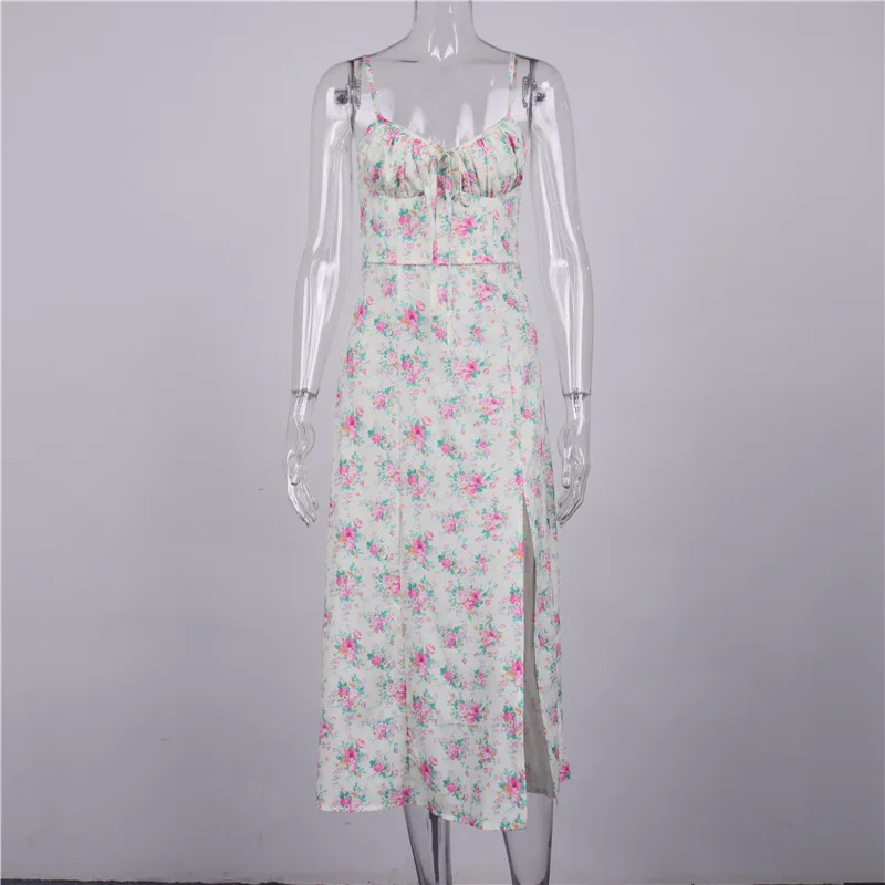 Женское длинное платье на бретельках винно-голубое с цветочным принтом открытой