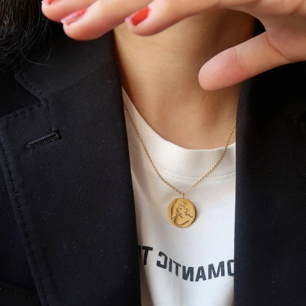 

2021 Retro Coin Portrait Pendant Necklace Ancient Rome Choker Necklace Titanium Steel Gold Snake Chain Necklace Man Women