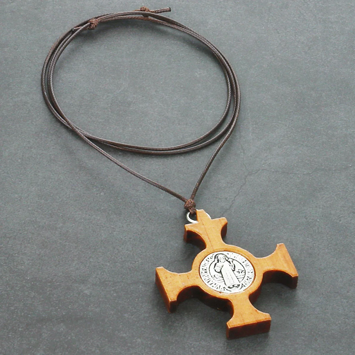 Ожерелье с подвеской в виде религиозной фантазии деревянное католическое