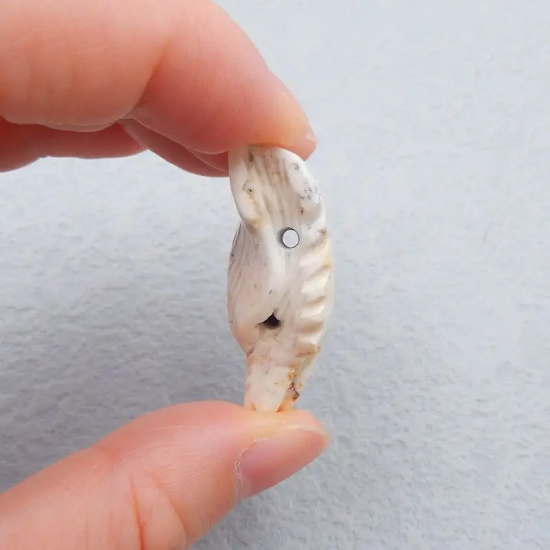 Ожерелье из натурального обсидиана и Howlite с резной головой волка 36x23x14 мм 11 г |