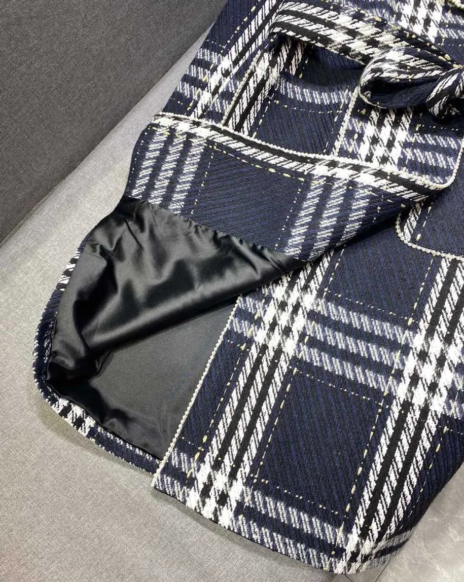 

2020 Fall Runways High Quality pearls beading plaid overcoat England Style Women's Belt Tweed coat C582