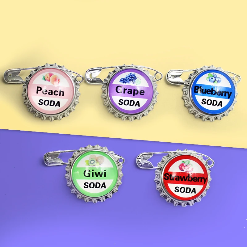 Juice SODA Bottle cap Brooches Custom Brooches Shirt Lapel Pin Grape Strawberry Kiwifruit Peach Blueberry Jewelry Gift Spille