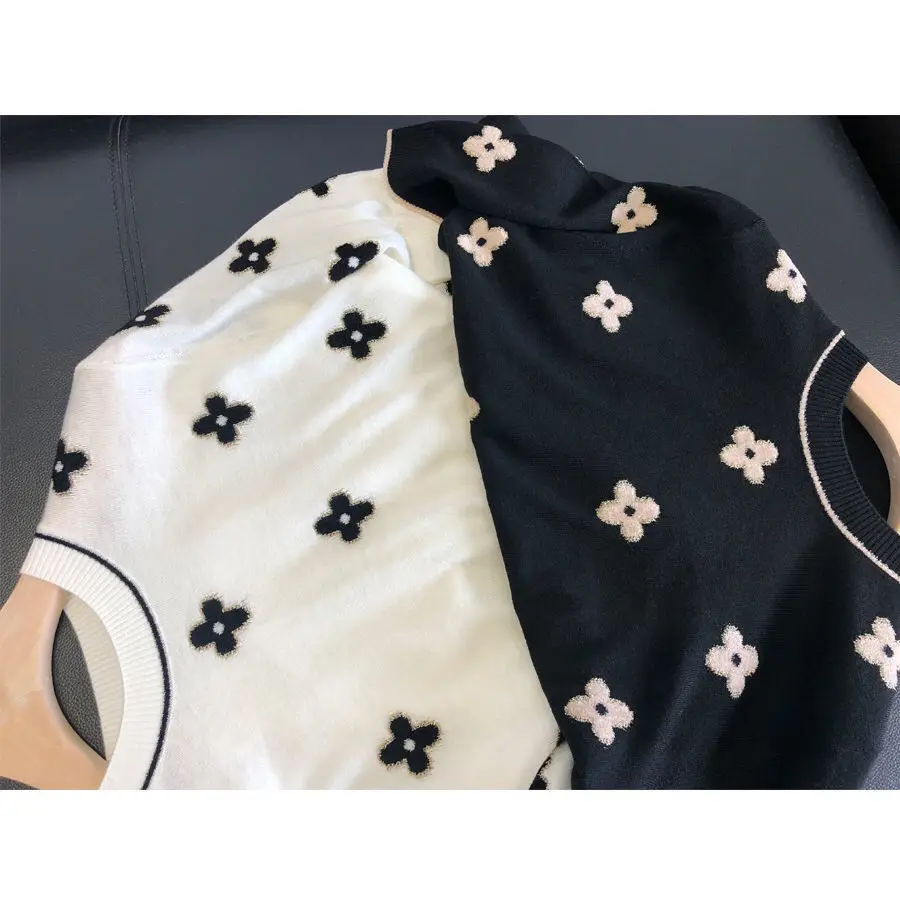 

Ice silk short sleeve women's 2021 new summer exotic knitting embroidered clover light luxury medium sleeve top