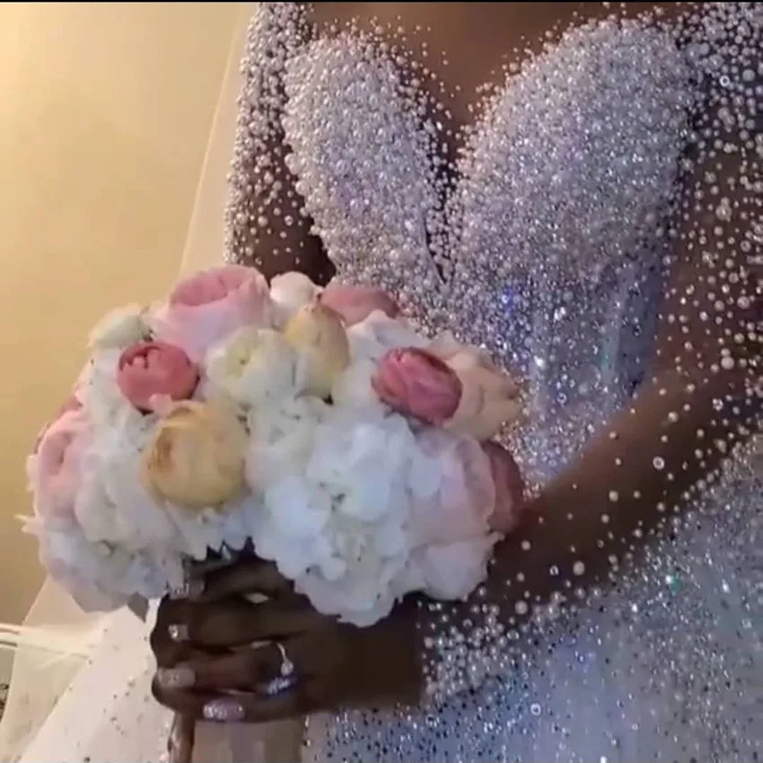 

2020 high quality women's big tailed wedding dress pearl decoration round collar skin color net handmade Robe de marie