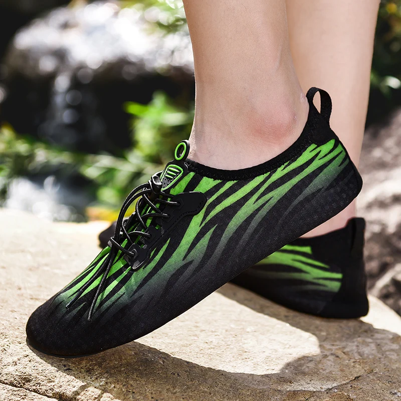 

New Unisex Outdoor Water Shoes Outdoor Wearable Mens Aqua Shoes Flame Printing Breathable Barefooted Shoes Woman zapatillas agua