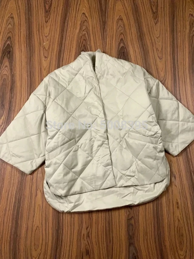 Женское стеганое короткое пальто Асимметричная куртка оверсайз на пуговицах