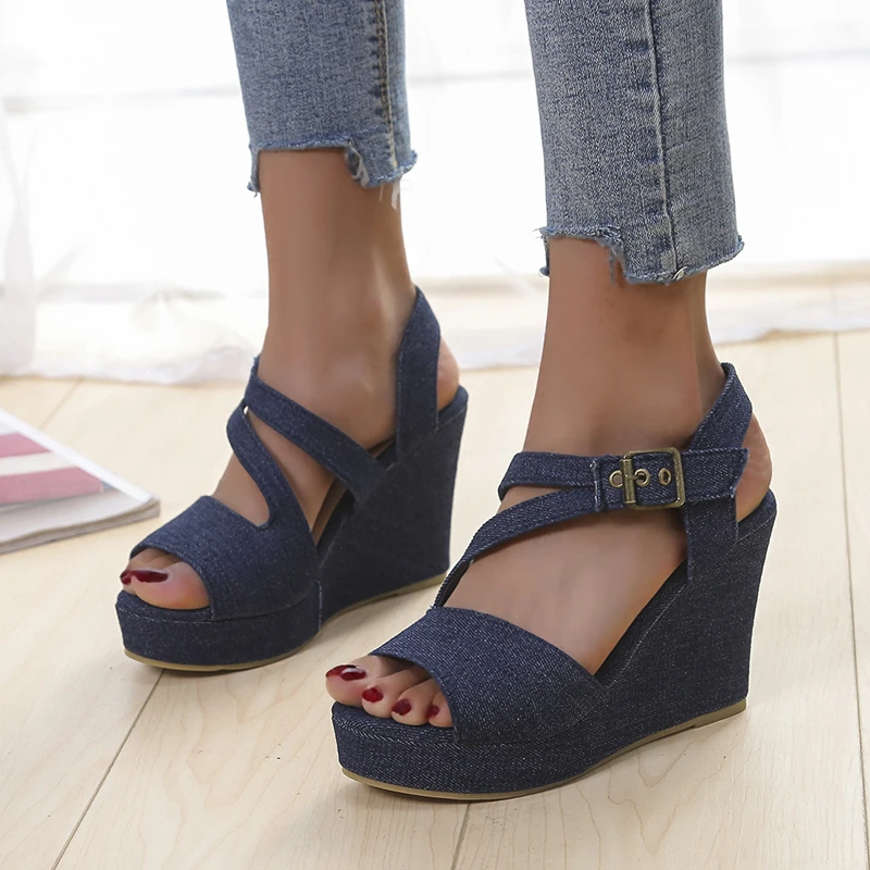 

New Women Wedge Sandals 2021 Summer Metal Buckle Detail Platform Sandals Buckle Strap Peep Toe Thick Bottom Casual Shoes Ladies