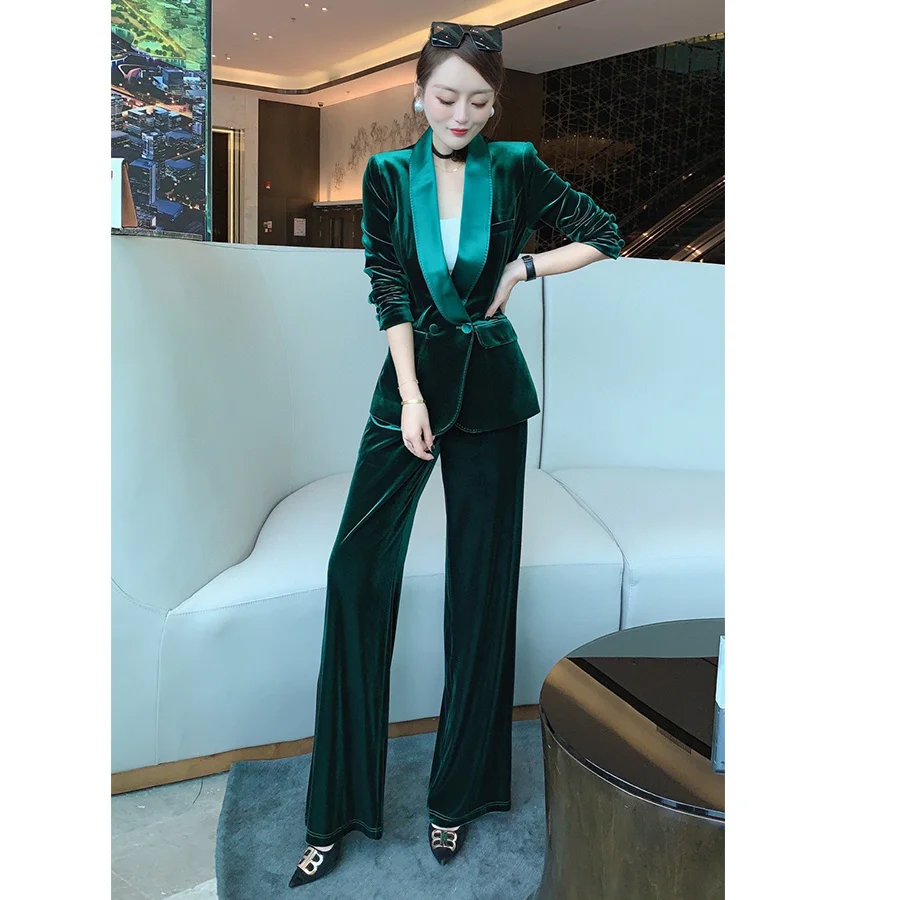 

Женский бархатный костюм с воротником в виде зеленых фруктов на осень и зиму