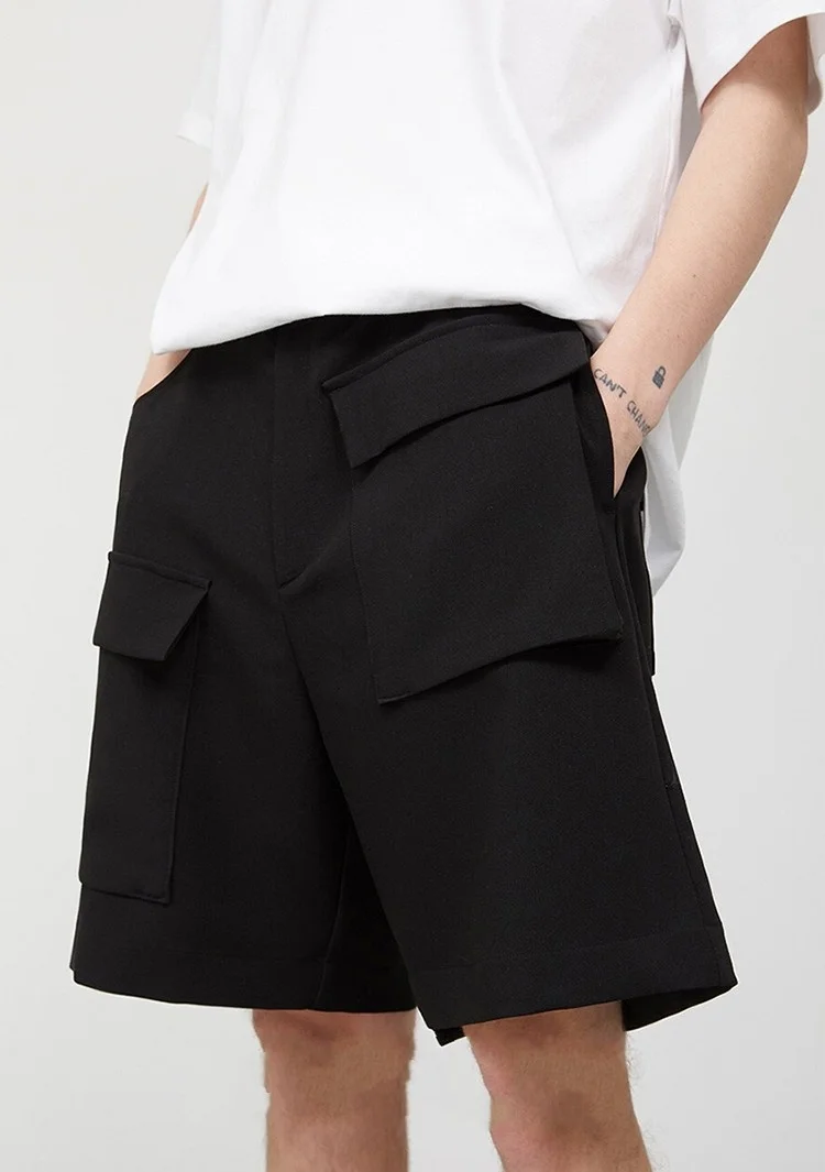 Фото Черные мужские свободные брюки с большими карманами и асимметричными шортами |
