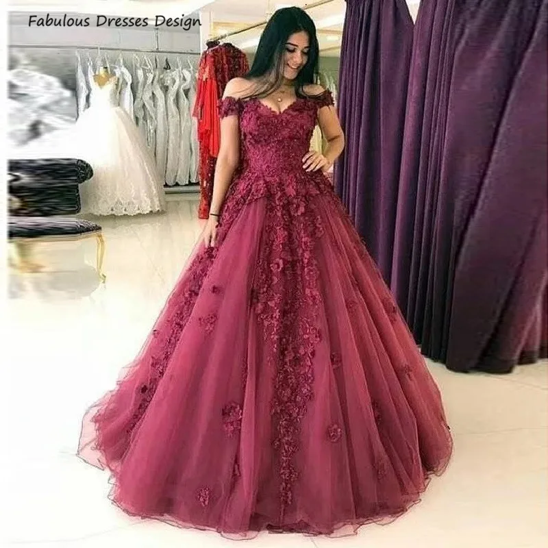 

Burgundy Off Shoulder Prom Dresses Long Tulle Ball Gown فساتين السهرة Applique Lace 2021 Evening Dress Party For Women