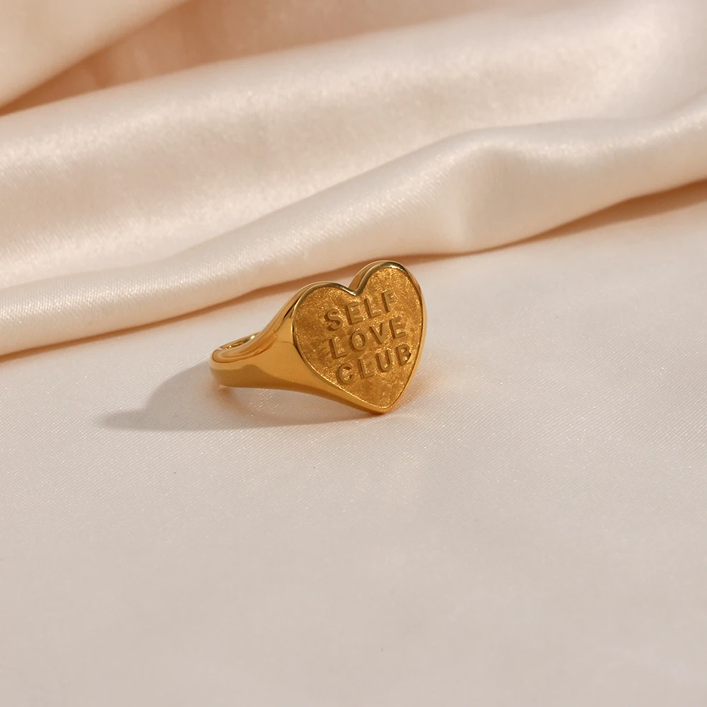 

Vintage SELF LOVE CLUB Ring Motto Engraved Heart shaped Ring Stainless Steel Gold Plated Finger Ring for Women Men Party Jewelry