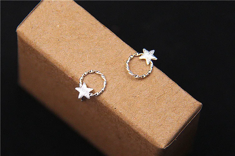 Серьги кольца из серебра 925 пробы маленькие матовые серьги с волнистыми звездами
