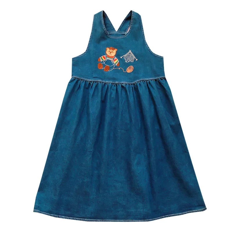 Синее джинсовое женское платье на бретелях с милым рисунком медведя из