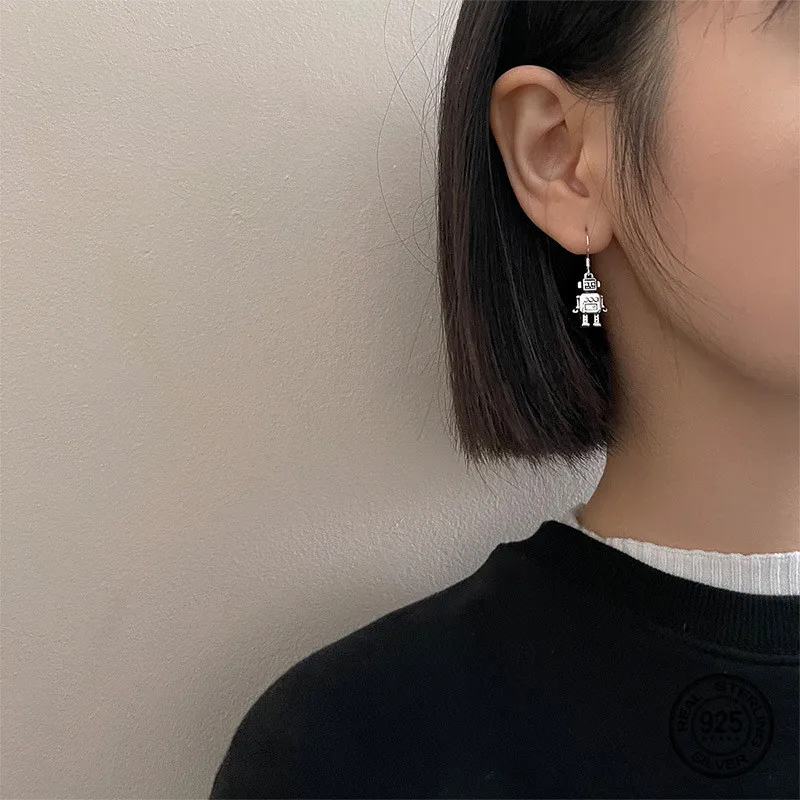 

Vintage Robot Hoop Earrings For Women Trend Hiphop Rock Personality Creative Pendant Cute Fun Student Party Female Jewelry New