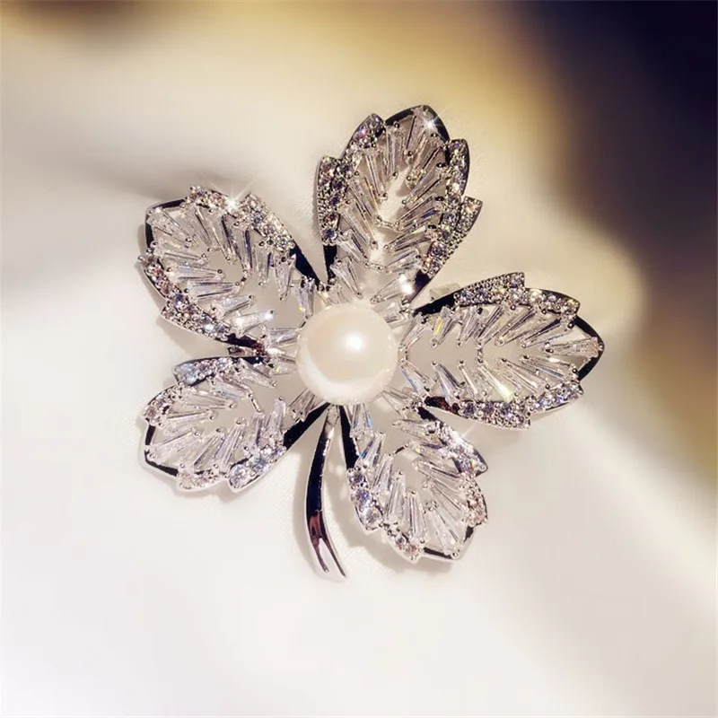 Женская Брошь с бусинами из пресноводного жемчуга и фианита | Украшения