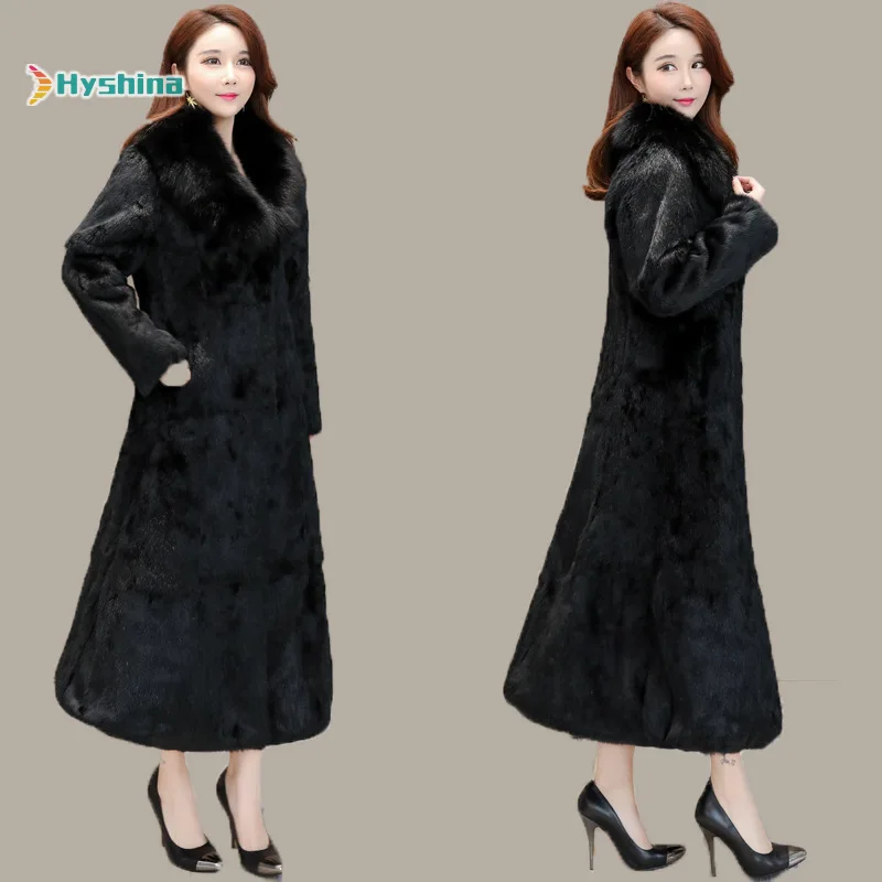 Длинное женское пальто из натурального кроличьего меха с воротником лисьего