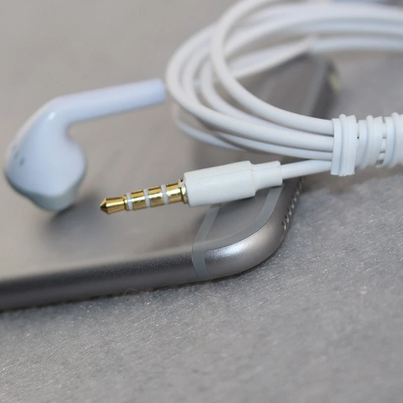 

White Casual Earphone In Ear Earphones Headsets Wired With Microphone For Samsung Galaxy S2 S3 S4 S5 Note 2 3 4 I9300 N900
