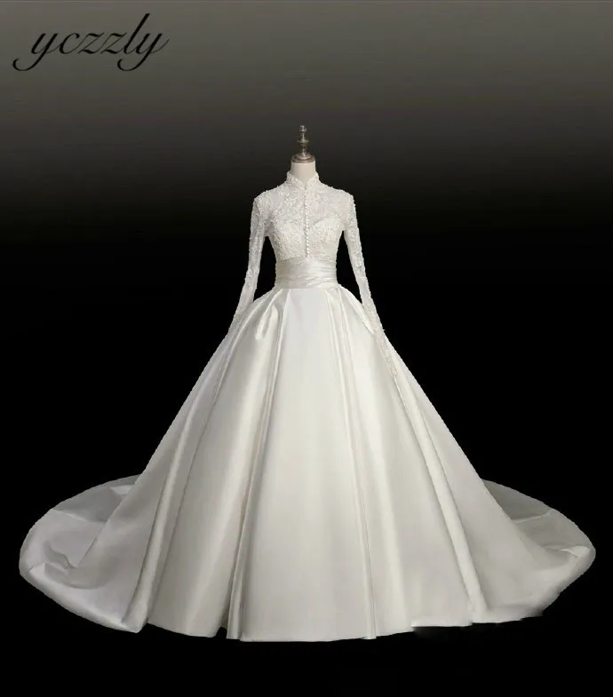 Винтажное бальное платье свадебное 2019 длинное атласное с высоким воротником и