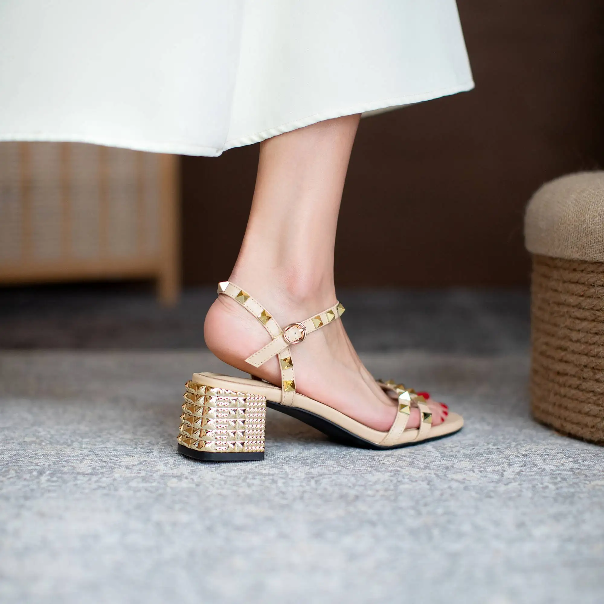 

Vichelo Hot genuine leather peep toe crystal thick high heels rivets-studded fashion maiden buckle straps catwalk sandals L26