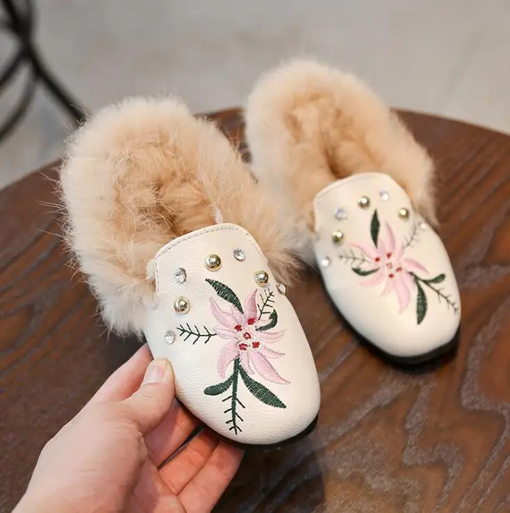 2019 г. Зимняя меховая обувь для принцессы с заклепками лоферы из искусственного