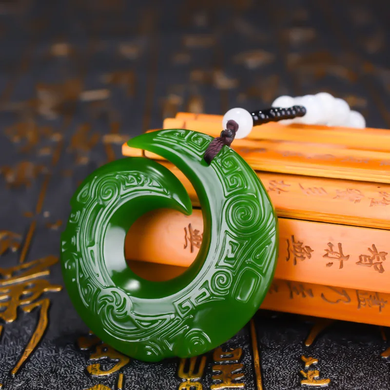 

Natural Green Handmade Carving Comes Into Play Jade Pendants Fashion Jewelry Men's and Women's Necklaces Gift Accessories