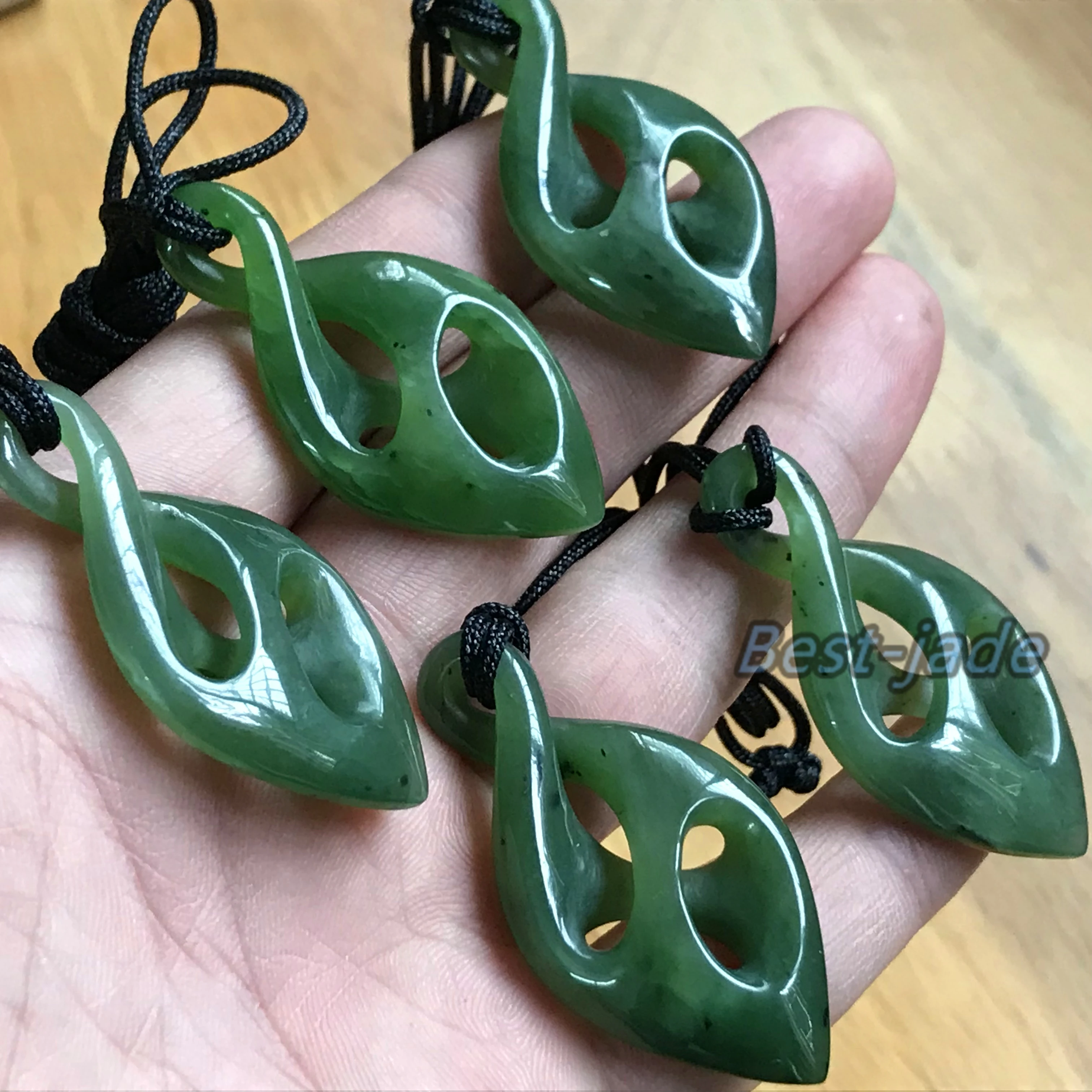 Натуральный зеленый нефритовый кулон в стиле маори NZ POUNAMU ручной резной женский