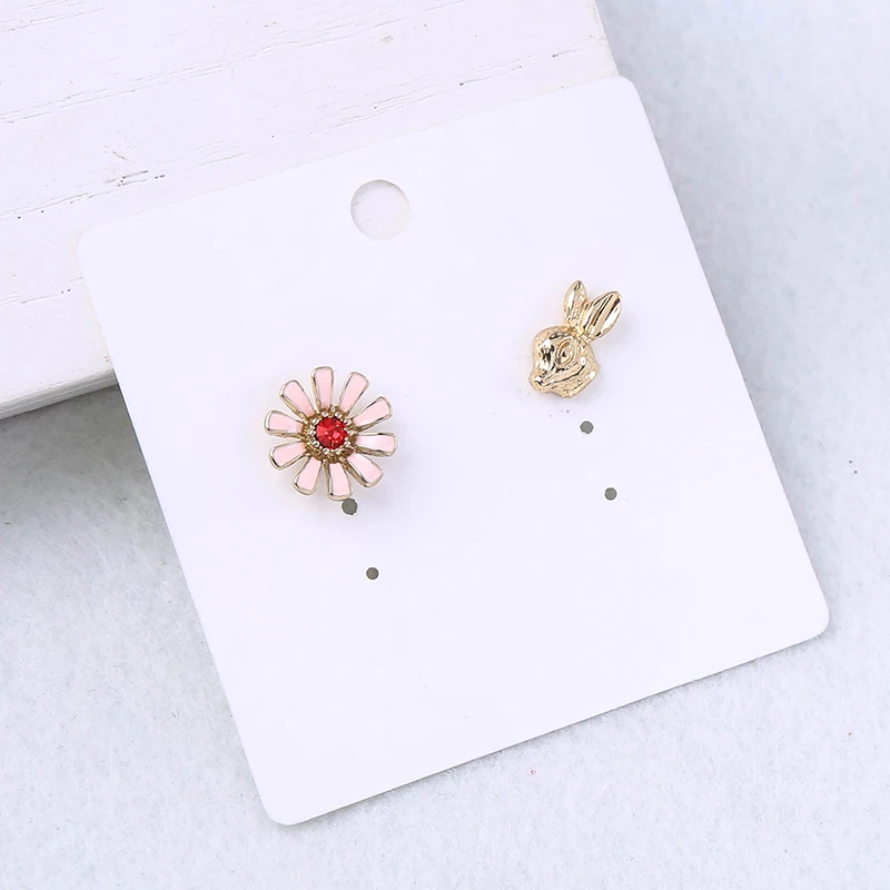 Асимметричные милые цветные серьги гвоздики с эмалью кристаллами цветками