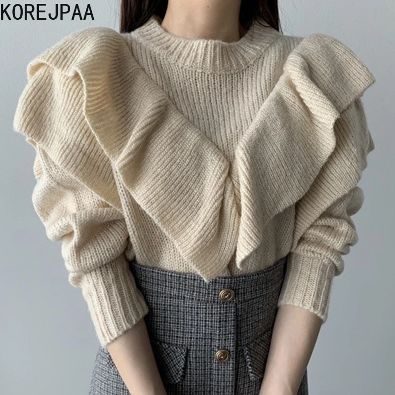 

Свитер женский трикотажный с оборками и круглым вырезом, на осень