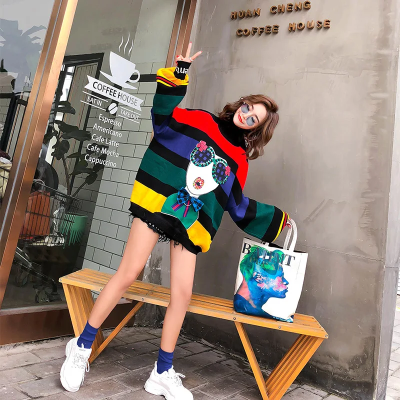 Женский свободный свитер с радужными полосками и рукавами-фонариками | Женская