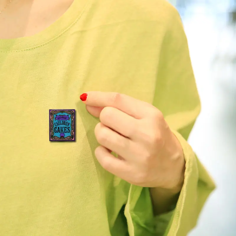 Заколка на лацкан 30-04-2021 значок с изображением злого зелья котел торты волшебство