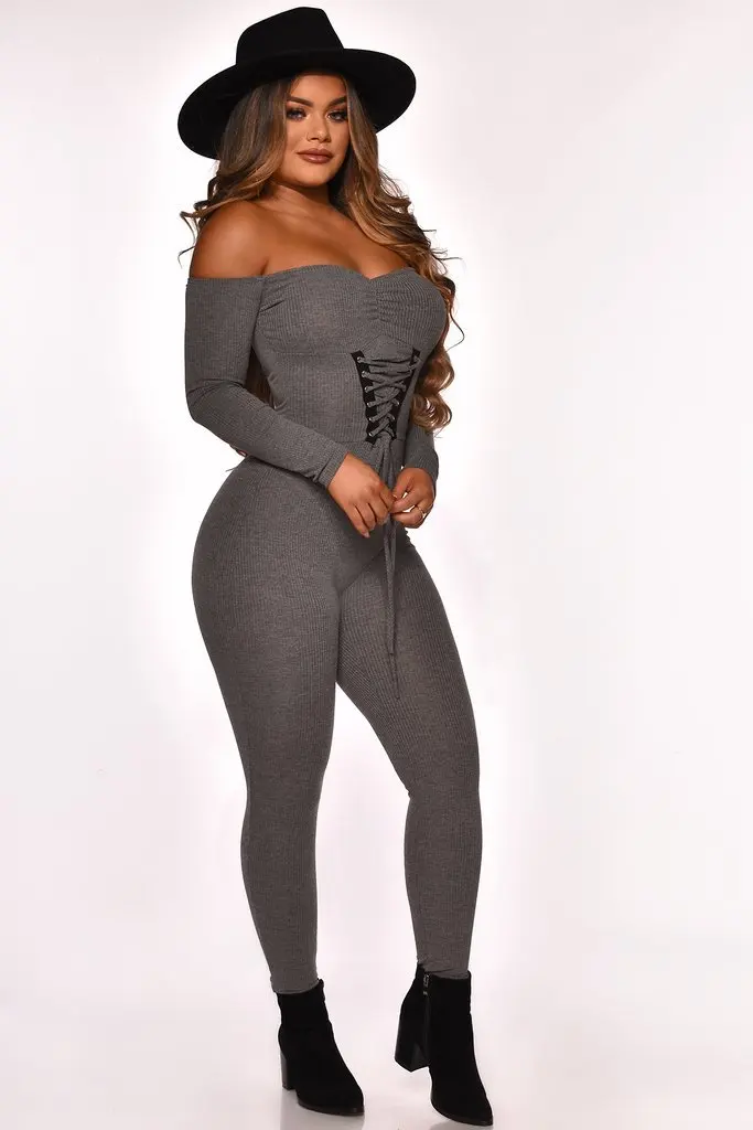 

European and American women's season sexy hip-lifting thin waist off-shoulder jumpsuit