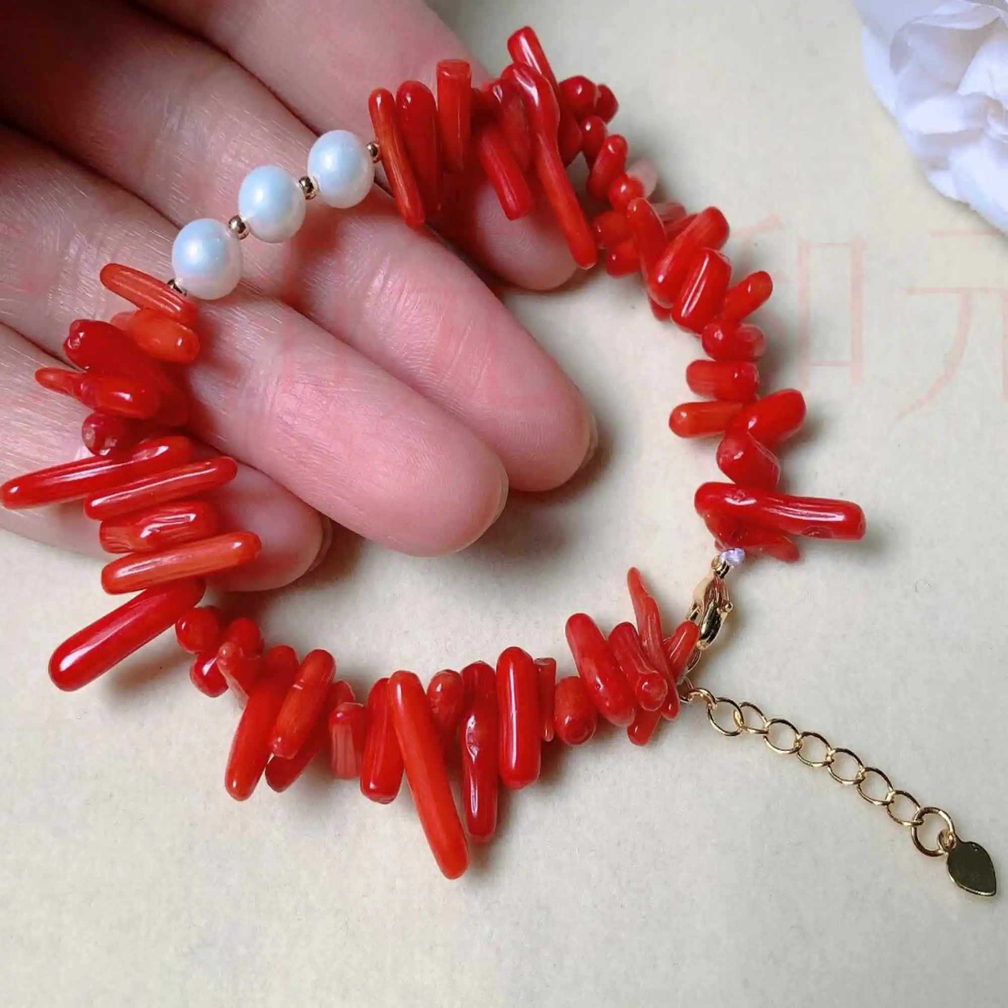 

Fashion white round shell pearl Red Coral Gold bracelet gift Elegant Relief Chain Lucky Pray Healing Blessing Cuff Gift Diy