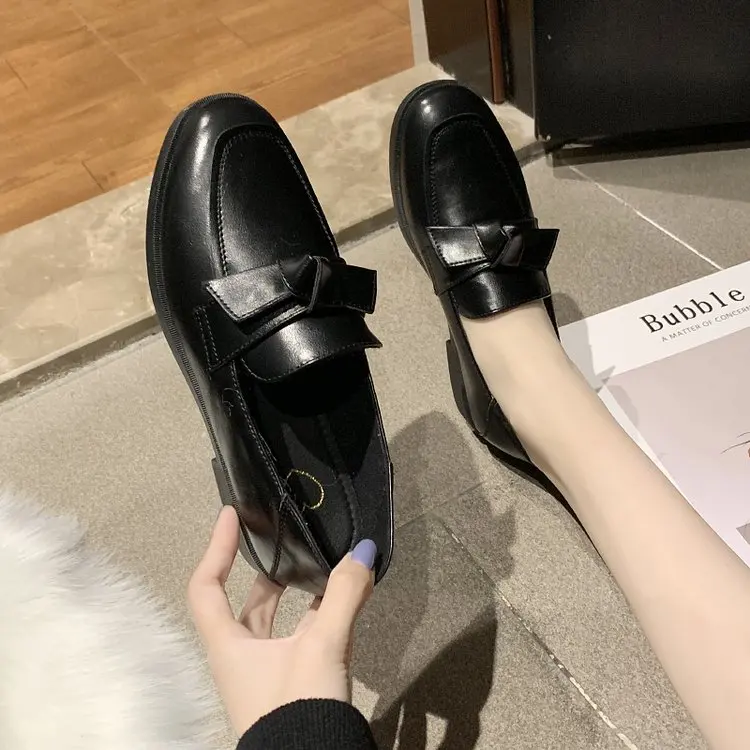 Туфли женские на плоской подошве с круглым носком без застежки | Обувь