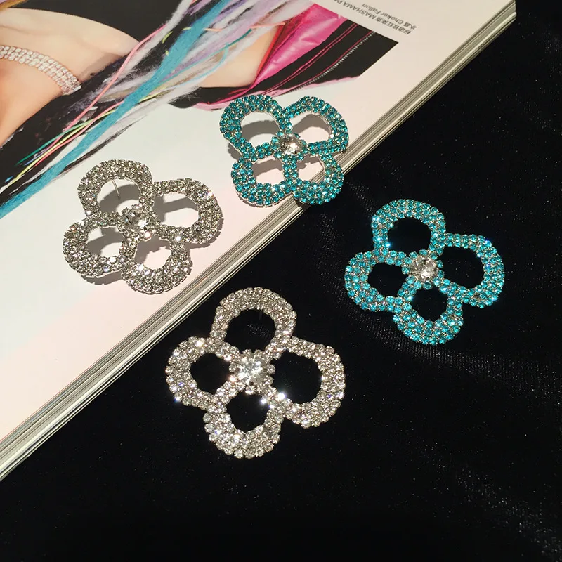 

Hollow flower earrings female retro super fairy sweet elegant online celebrity atmospheric hipster stereo petal earrings