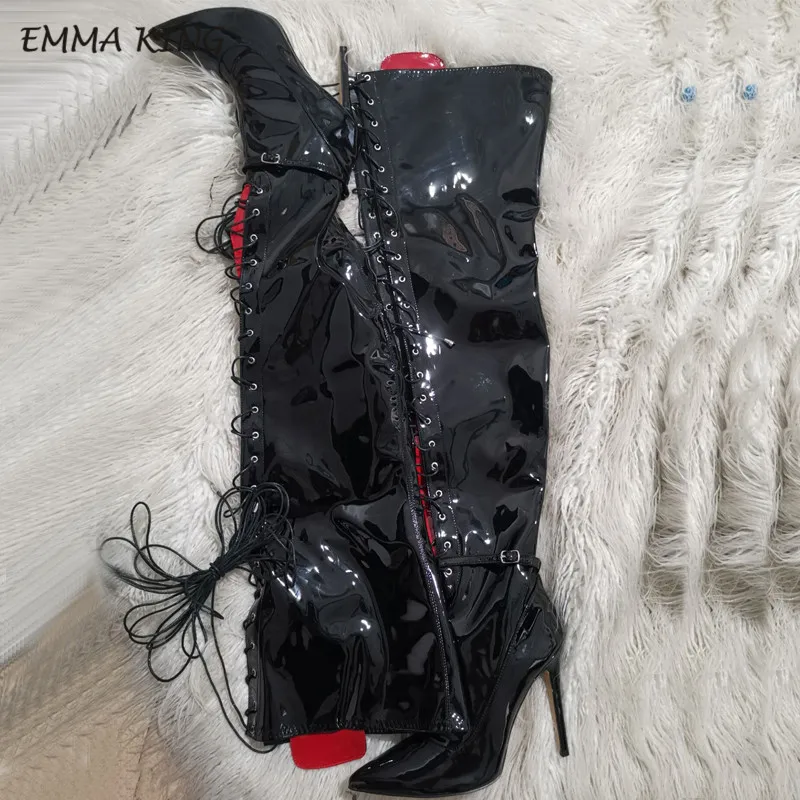 Emma king/Сапоги выше колена с острым носком пикантные женские сапоги до бедра на высоком каблуке с перекрестной шнуровкой; сезон осень-зима; женская обувь черного цвета