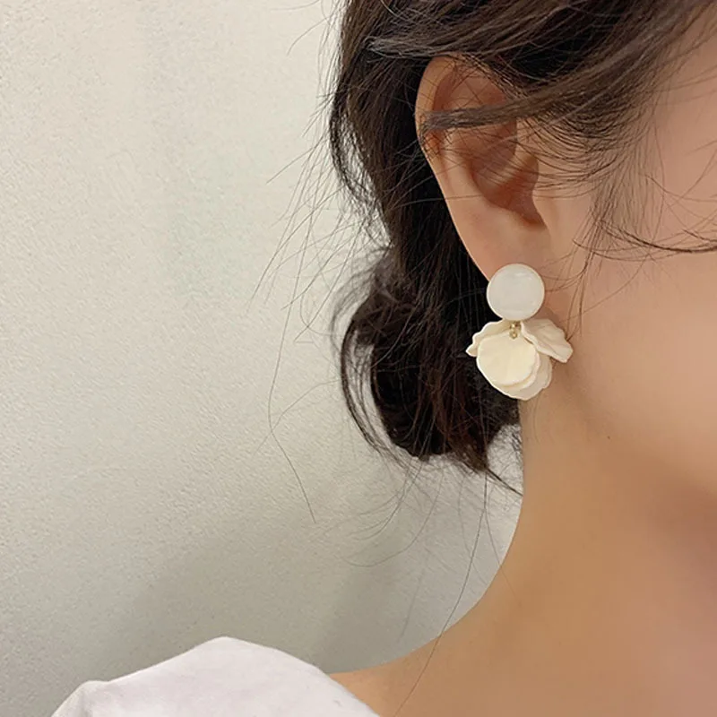 Женские серьги с цветами и бахромой креативные в форме лепестка Эффектные для