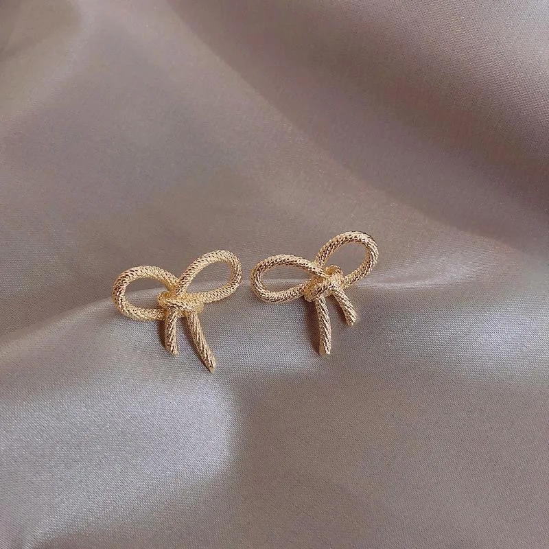 

Personality Metal Bow Earrings Earrings Simple Joker Commuter Earrings