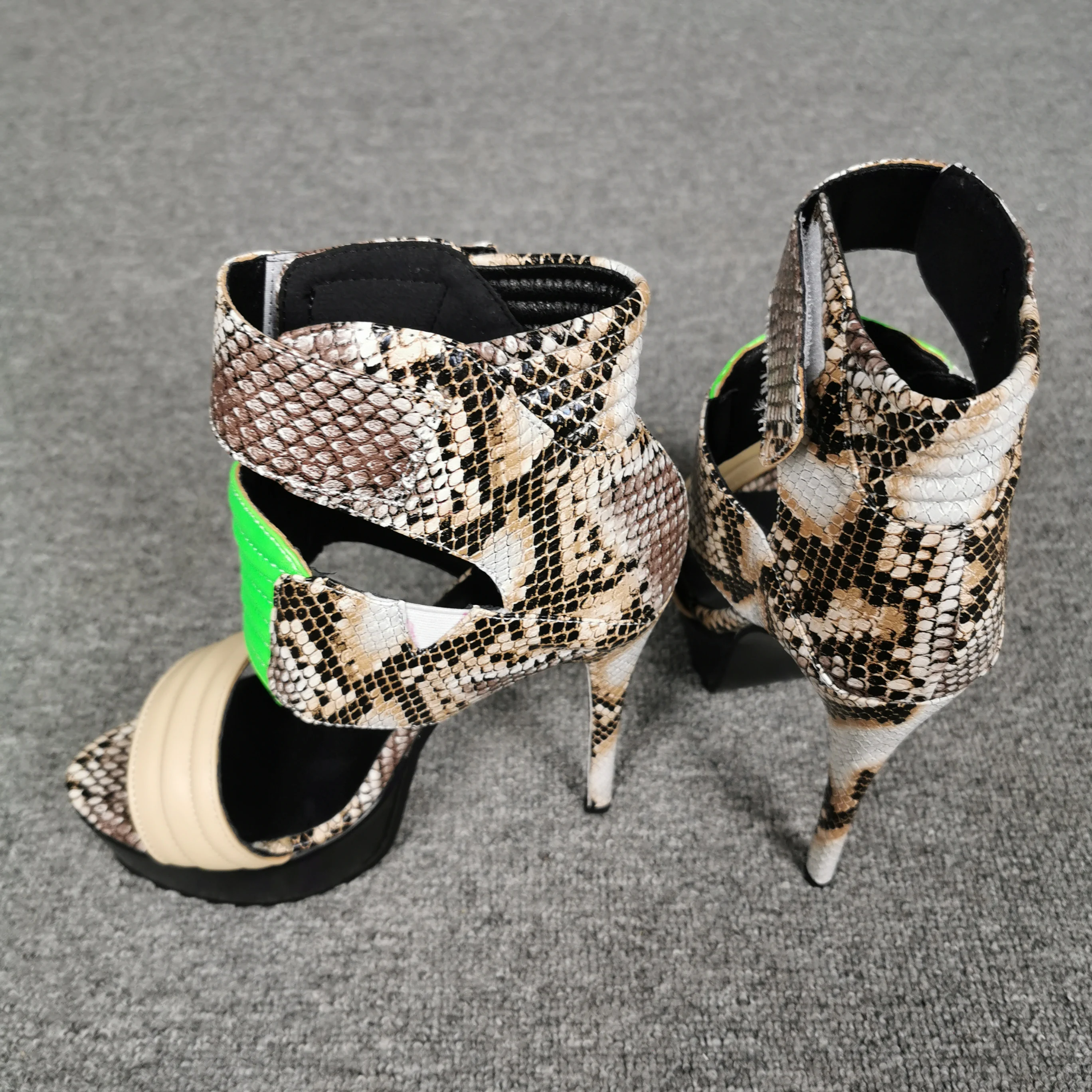 Женские босоножки Fushia на высоком каблуке пикантные туфли с открытым носком