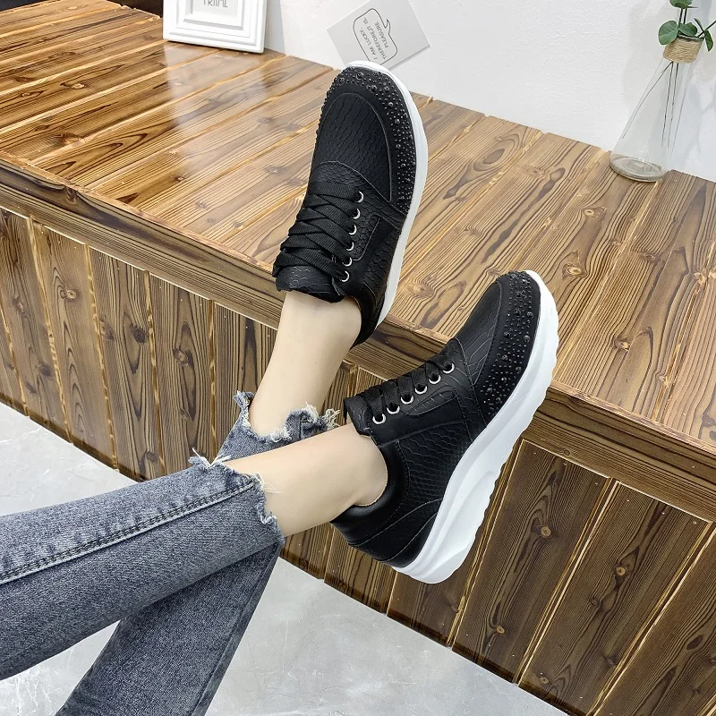 

2020 Brand Sneakers Women Breathable Shoes New Design Casual Flats Platform Fashion Bling Sneaker with Big Size