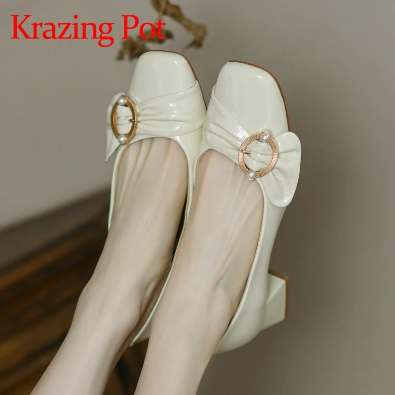 

Krazing Pot patent leather med heels shallow square toe chic pearl metal fasteners pleated butterfly-knot Korean women pumps l28