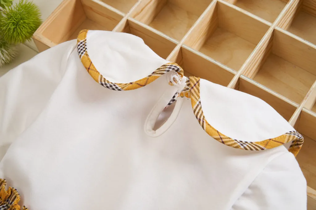 Платье в клетку с бантом и кукольным воротником для маленьких девочек