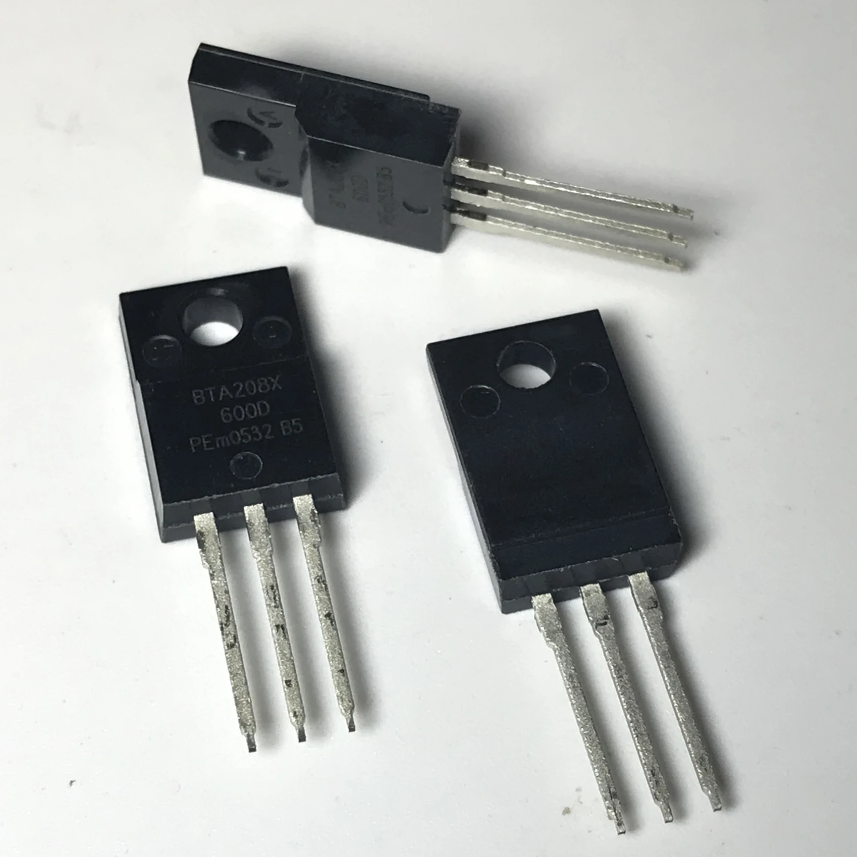 10 шт./лот BTA208X-600D BTA208X-600 BTA208X600D 8A 600V TO-220F