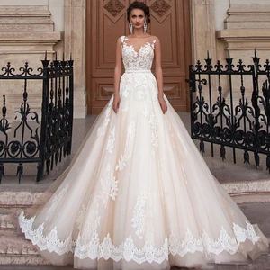 Длинное кружевное свадебное платье со шлейфом, со съемным поясом