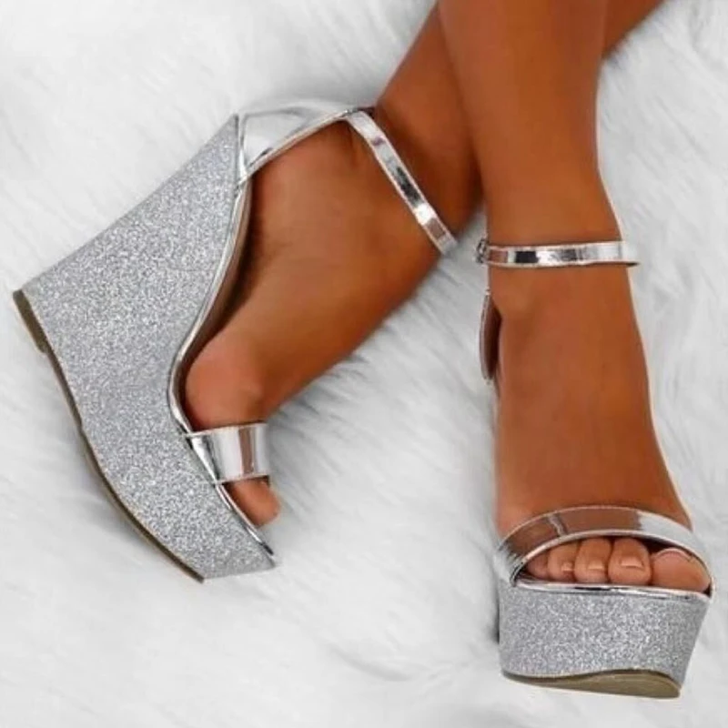Женские босоножки на танкетке серебристые сандалии высоком каблуке платформе с