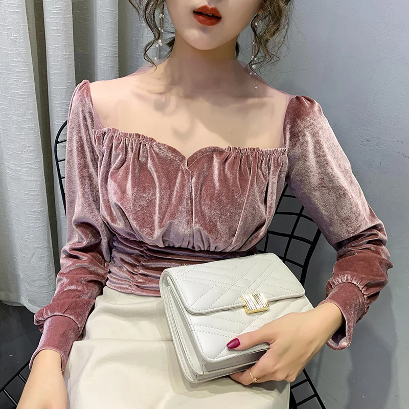 Новинка Весна 2020 золотистый бархатный короткий топ с открытыми плечами в