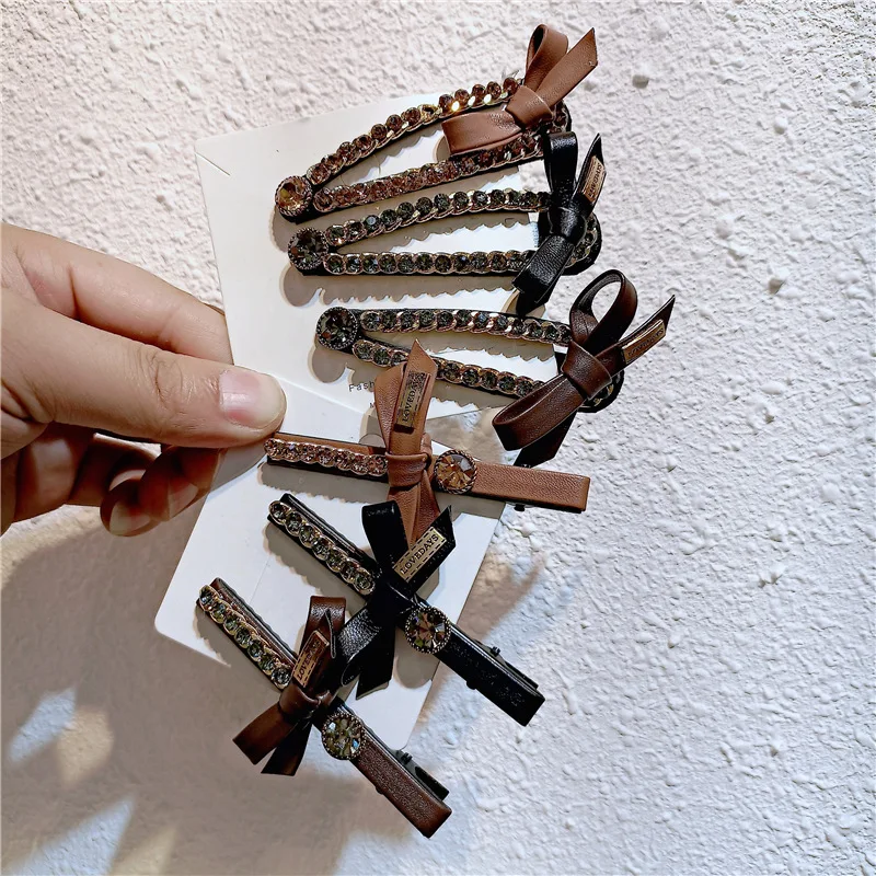 

Korean Small Fragrant Wind Bow Hairpin Chain Leather Drill Bb Clip Girl Side Temperament Bangs Clip Broken Hair Side Clip