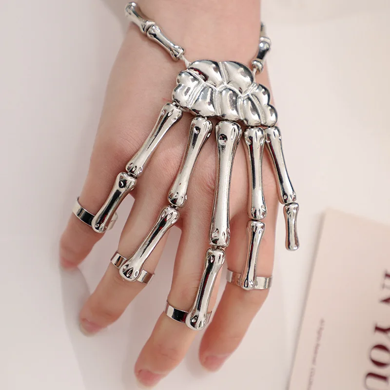 

Popular Halloween Bracelet Punk Exaggerated Ghost Hand Skeleton Bracelet Metal Texture Linked Finger Hand Chain For Women